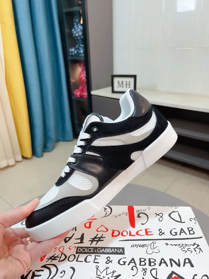 Men's shoes 💰440🌹🌹"Dolce & Gabbana DG" original imported first-layer cowhide ➕ sheepskin lining, light on the foot, comfortable, versatile, original special outsole 🔥favored by trendy men, welcome to compare quality 🔥exquisite luxury, super A level! Compared with the genuine product at the counter, the version is no worse at all! Code number 36-46